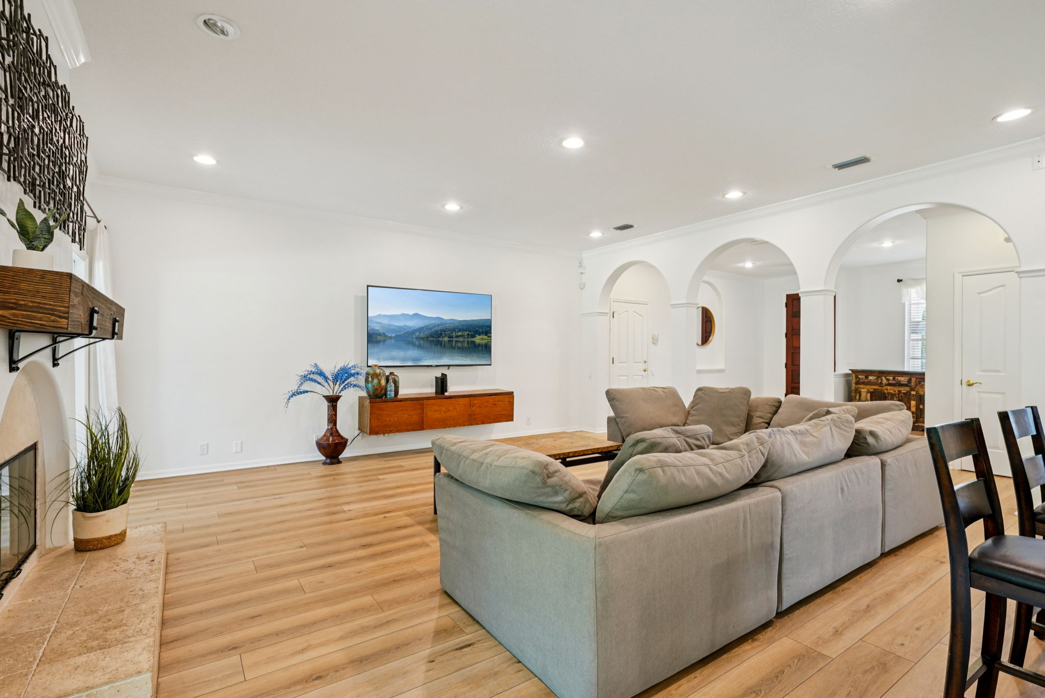 W Lawn Ave-S1111-018