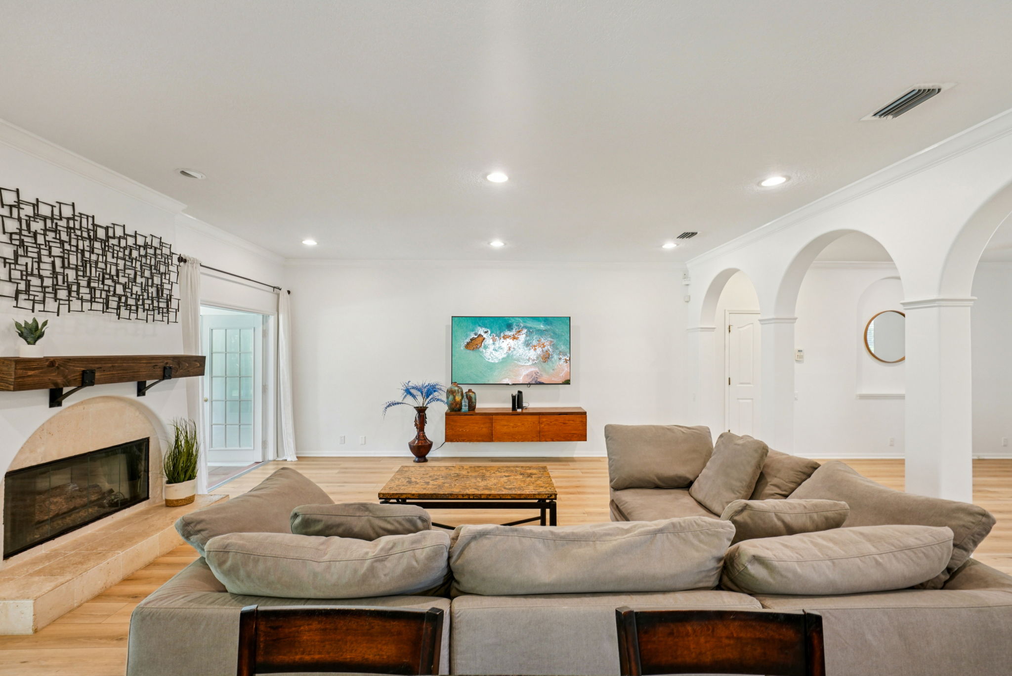 W Lawn Ave-S1111-019