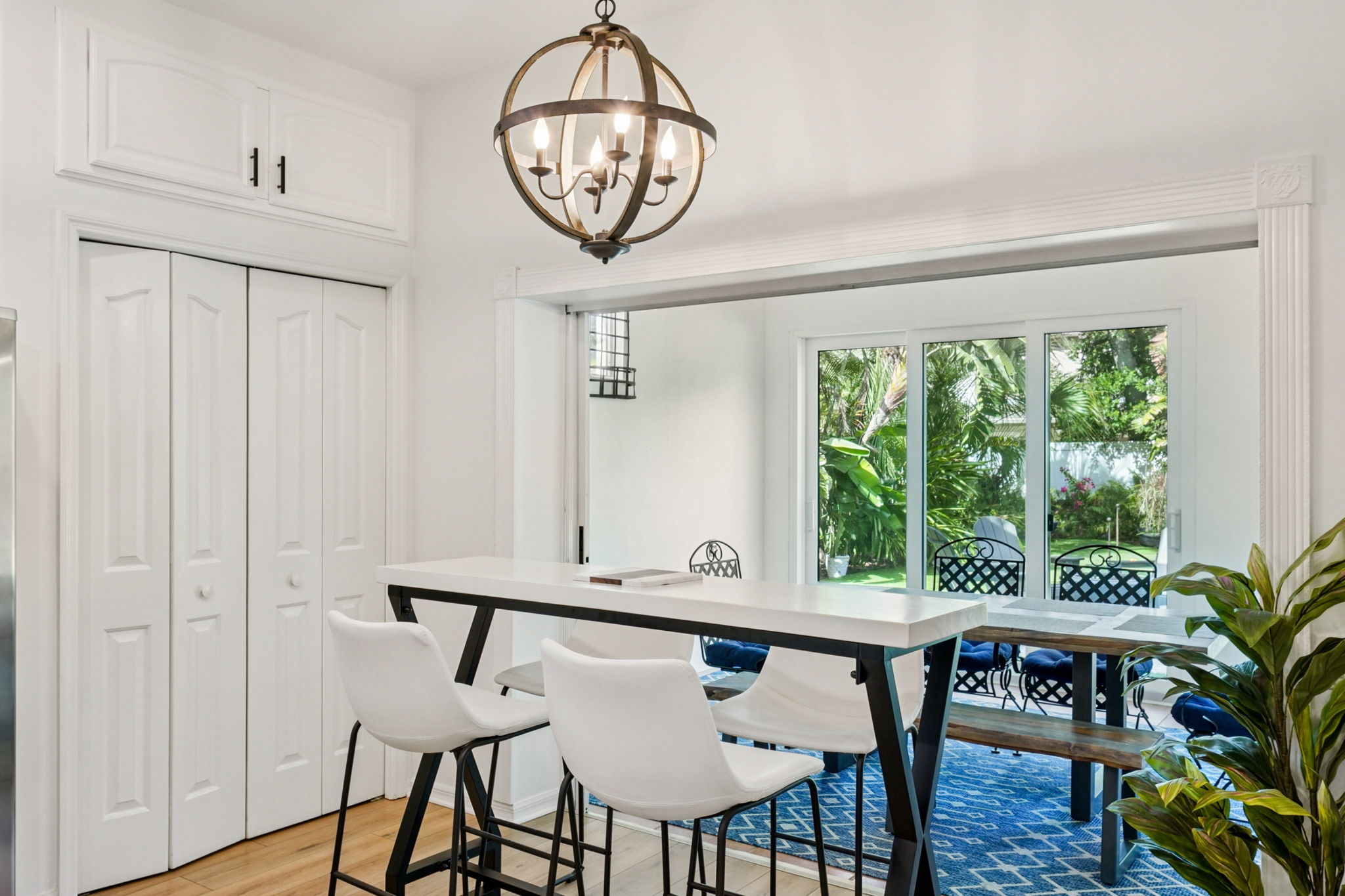 W Lawn Ave-S1111-030