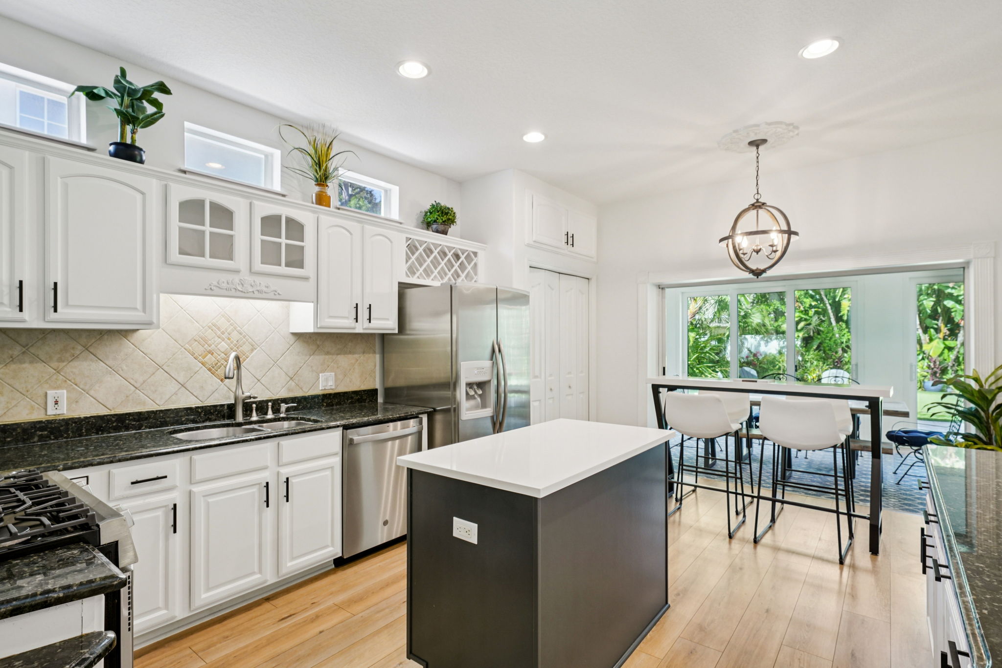 W Lawn Ave-S1111-033