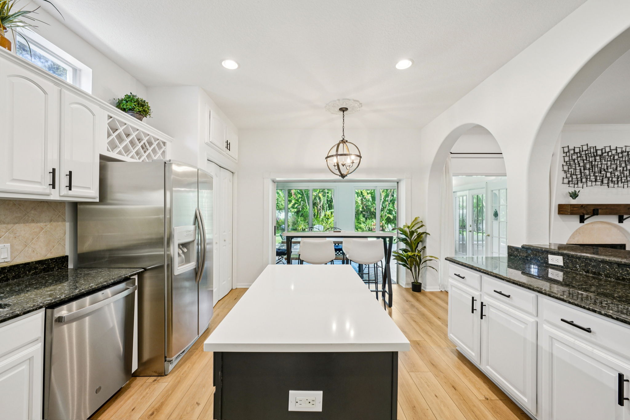 W Lawn Ave-S1111-035