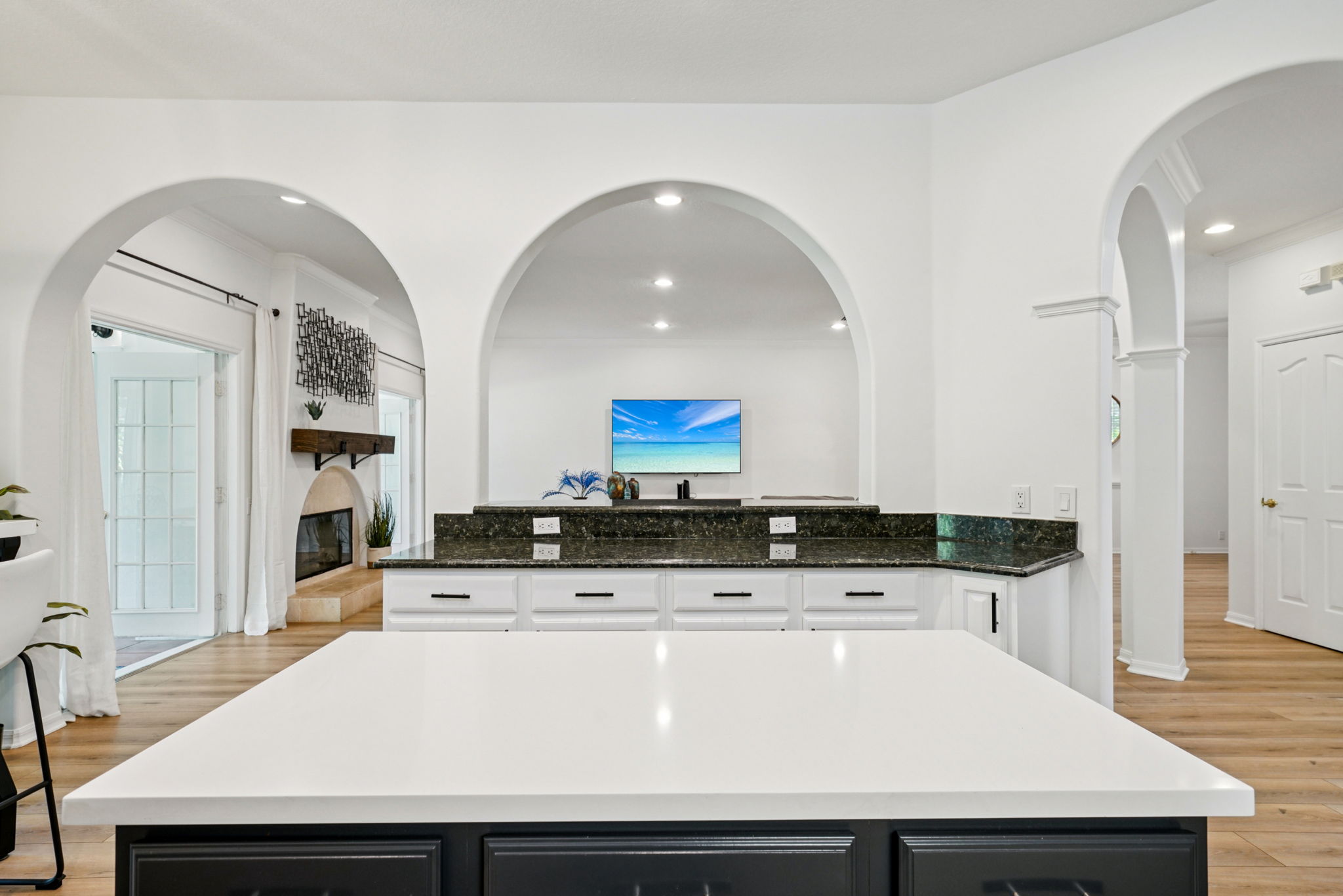 W Lawn Ave-S1111-038