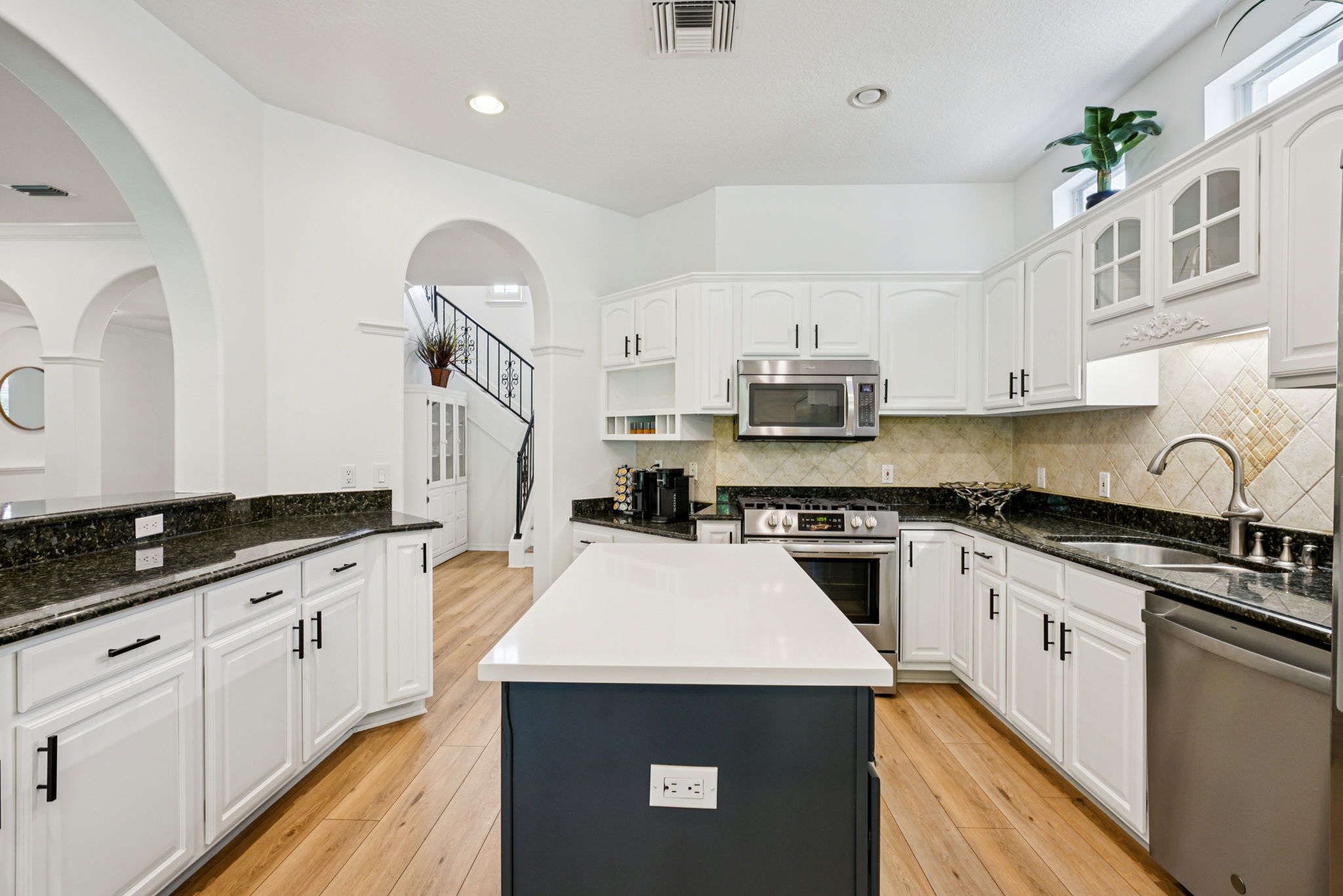 W Lawn Ave-S1111-040