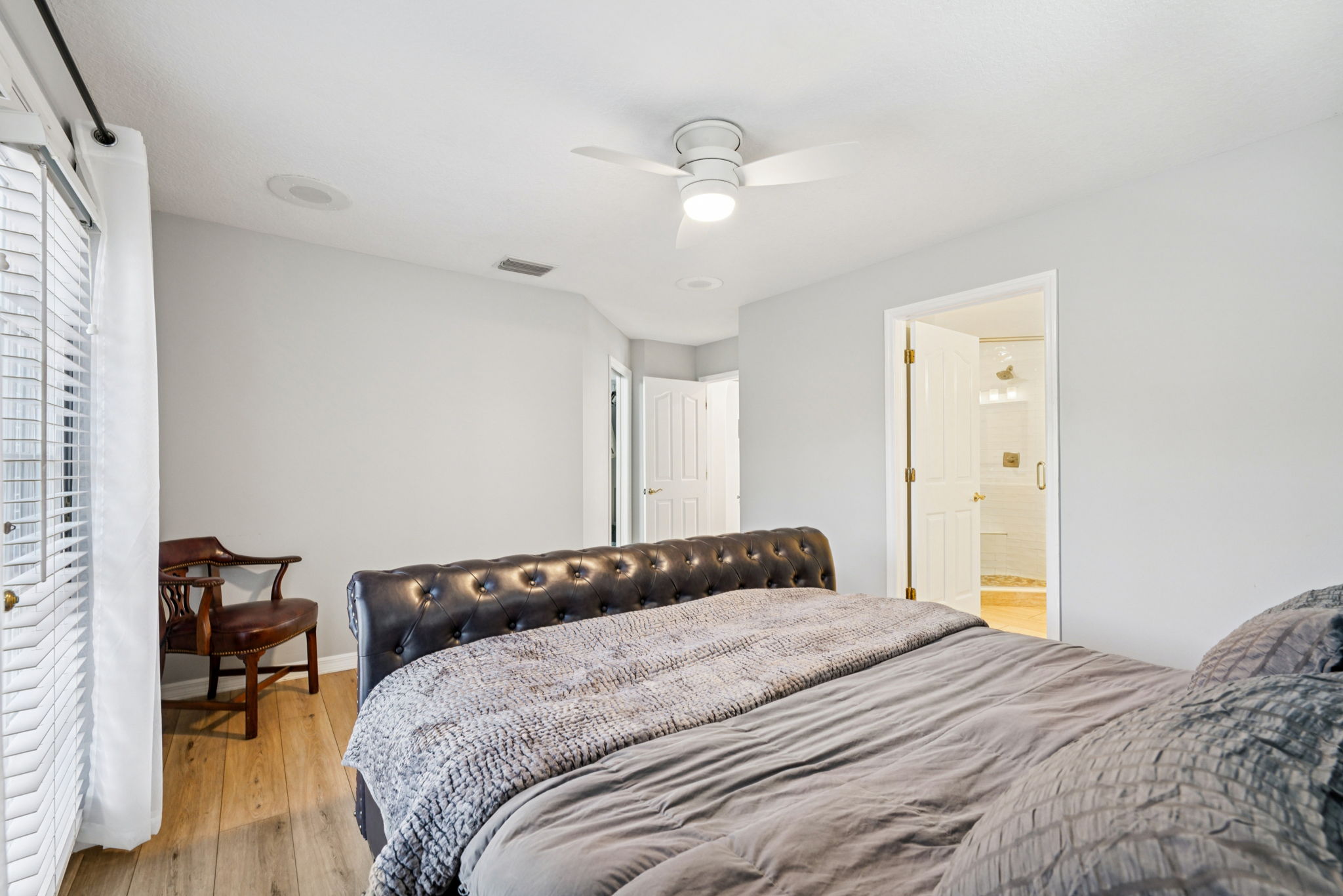 W Lawn Ave-S1111-062