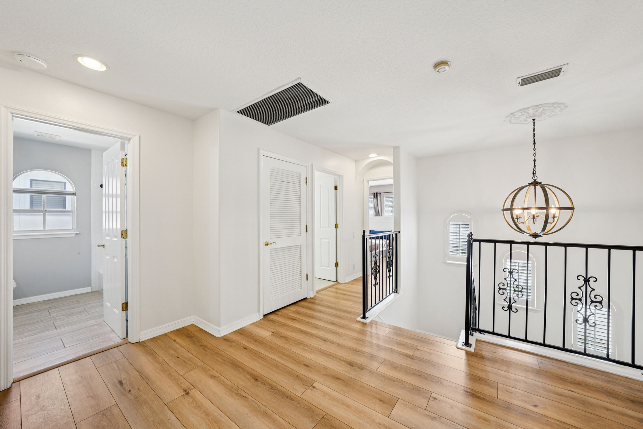 W Lawn Ave-S1111-070