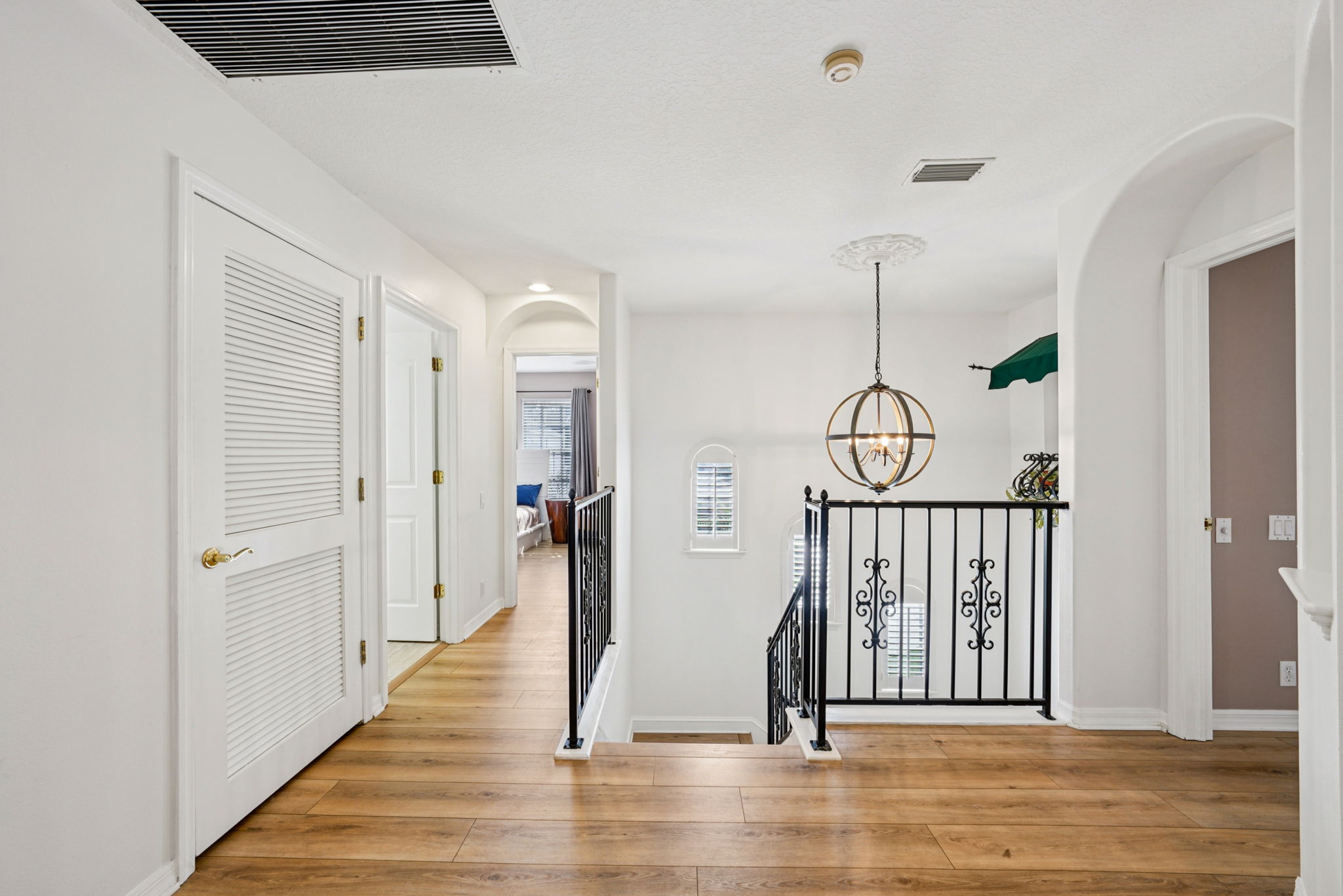 W Lawn Ave-S1111-071