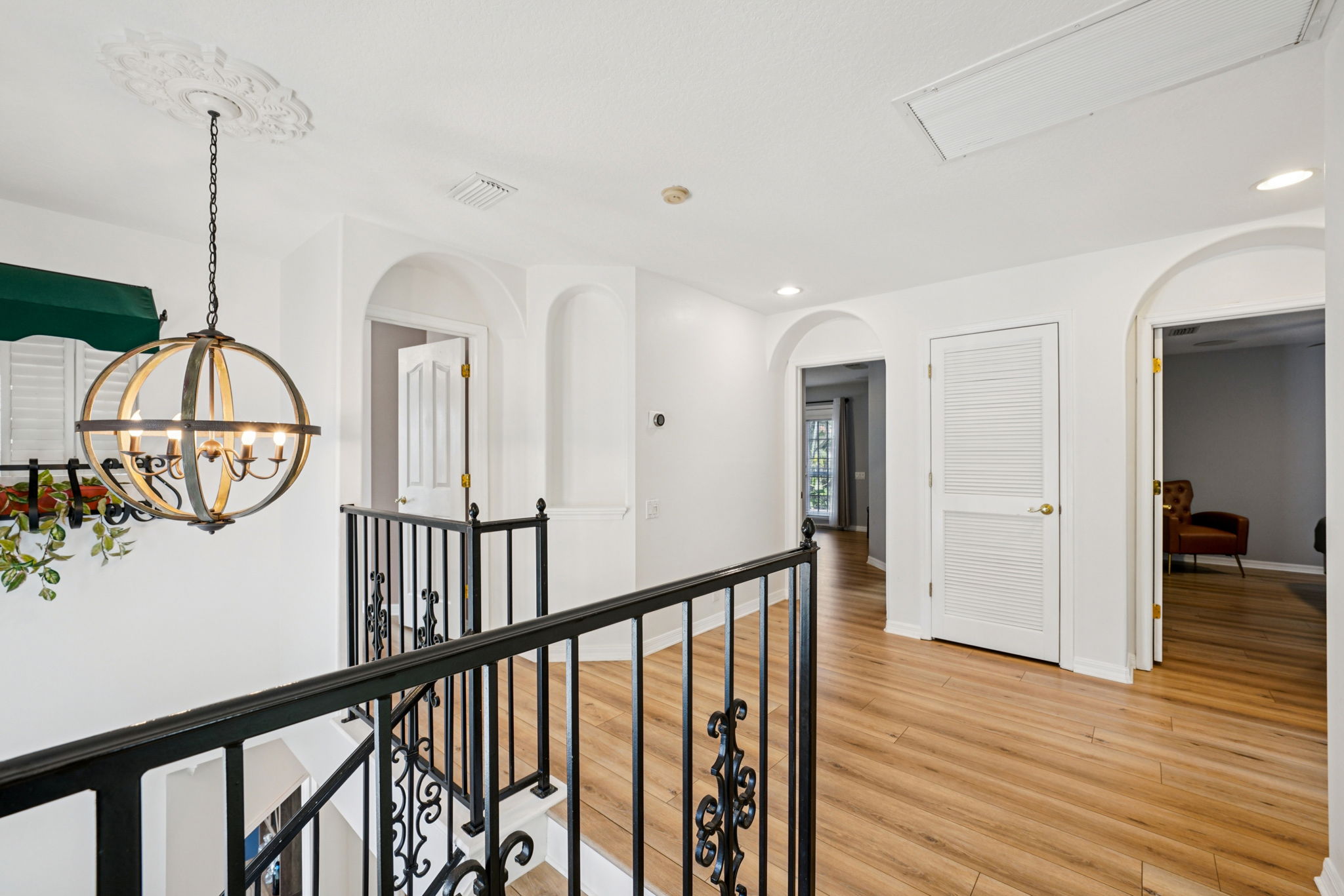 W Lawn Ave-S1111-073