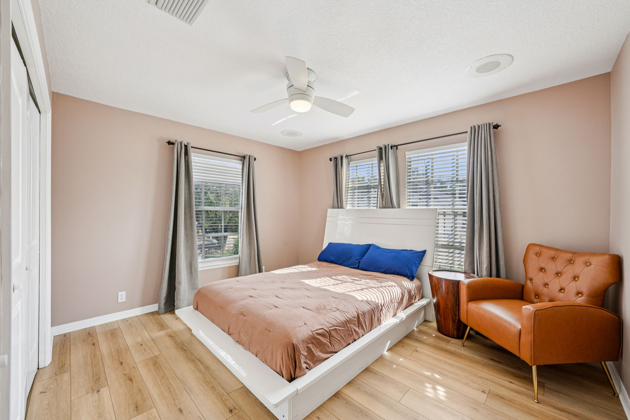 W Lawn Ave-S1111-074