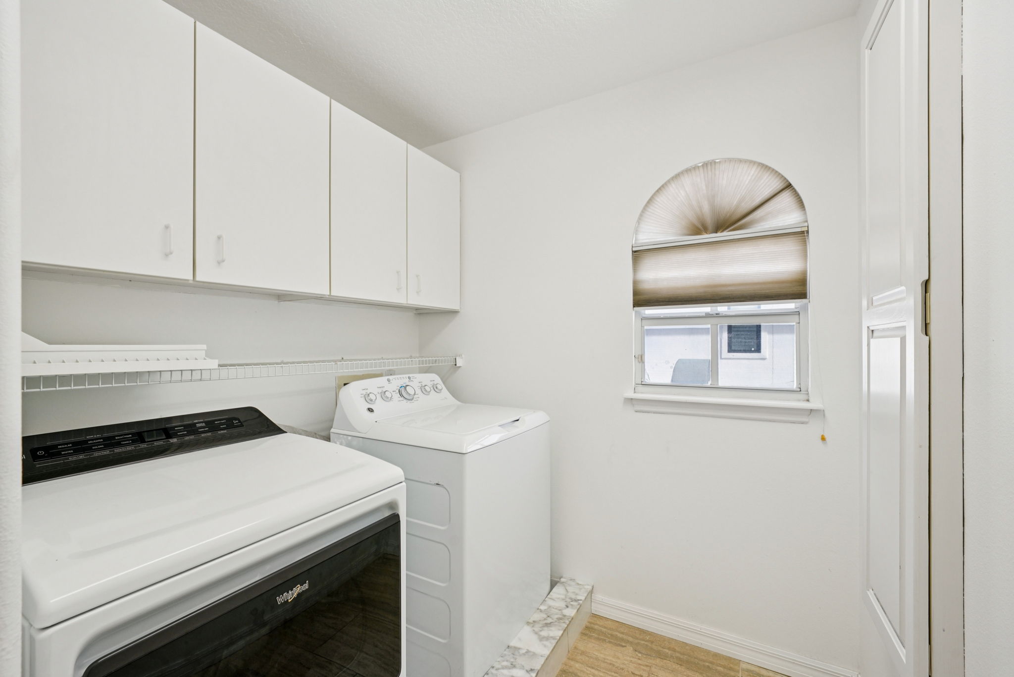 W Lawn Ave-S1111-076