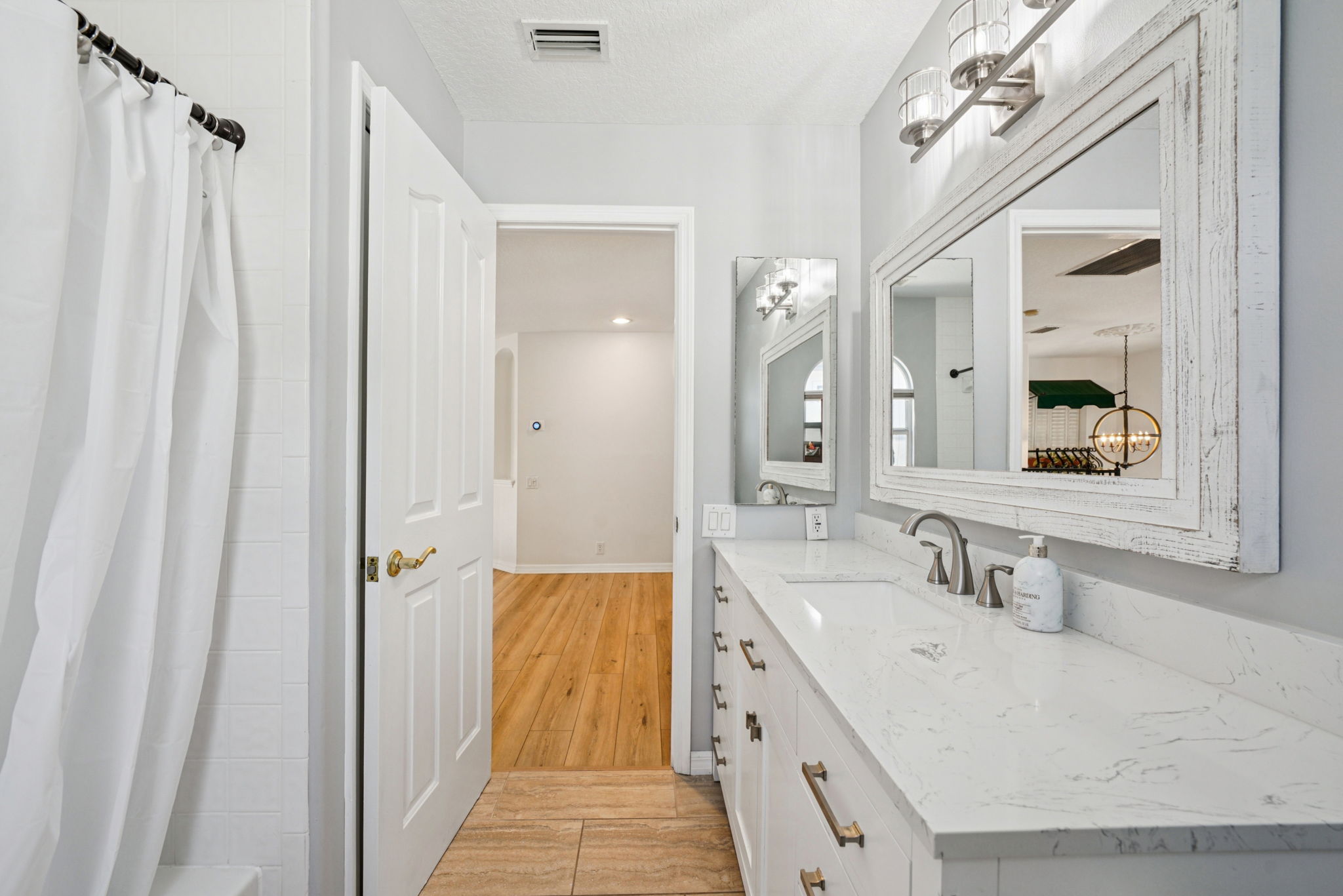 W Lawn Ave-S1111-078