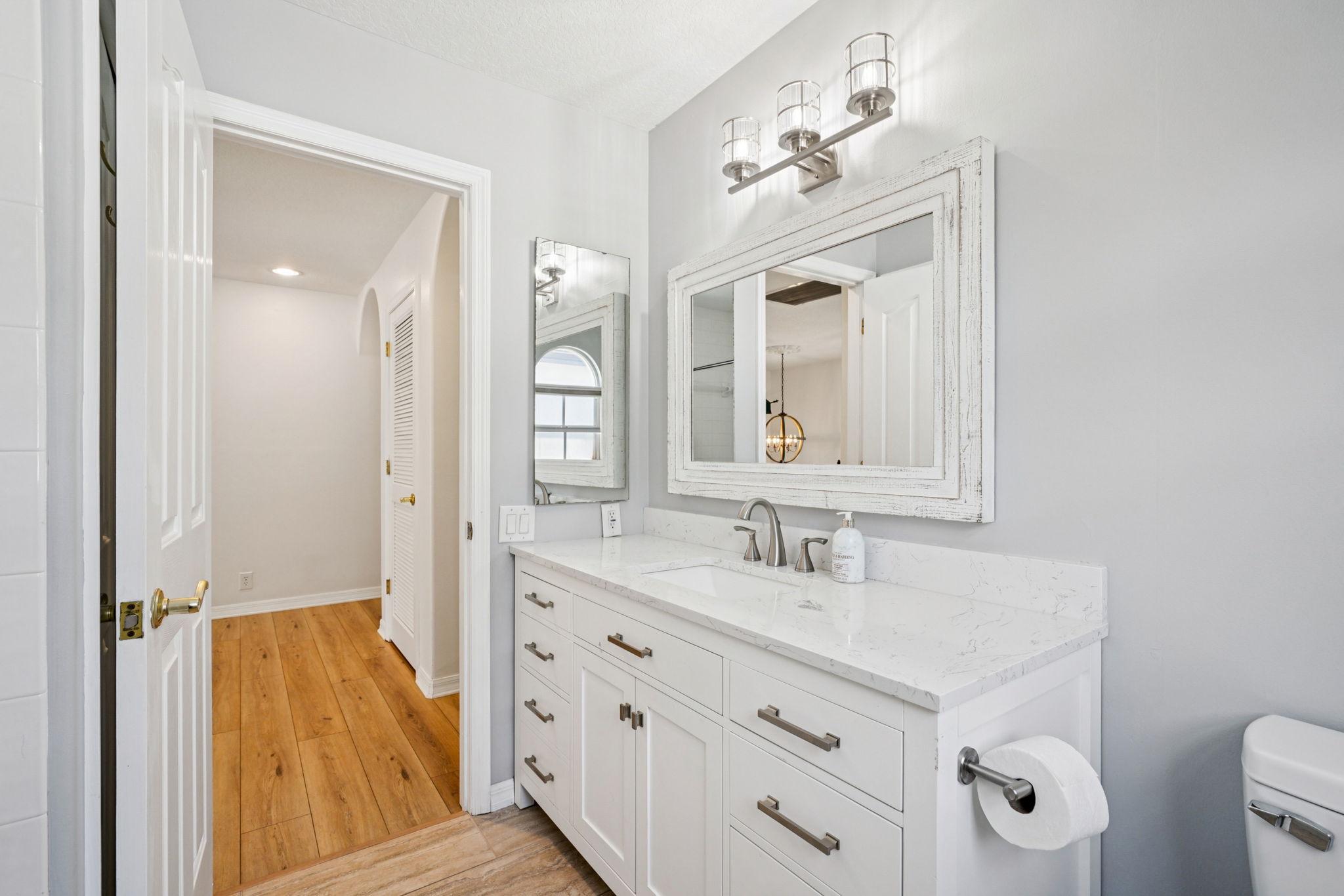 W Lawn Ave-S1111-079