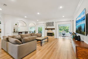 W Lawn Ave-S1111-013