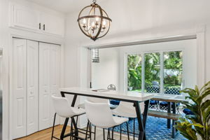 W Lawn Ave-S1111-030