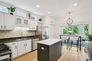 W Lawn Ave-S1111-033