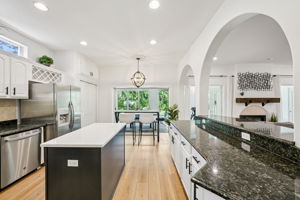 W Lawn Ave-S1111-034