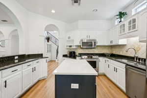 W Lawn Ave-S1111-040