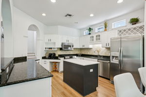 W Lawn Ave-S1111-043