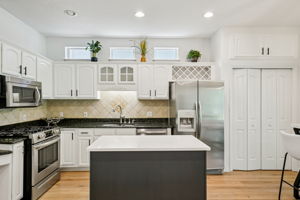 W Lawn Ave-S1111-044