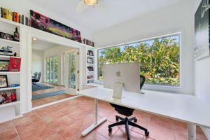 W Lawn Ave-S1111-048