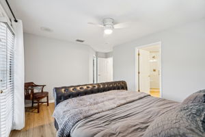 W Lawn Ave-S1111-062