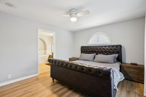 W Lawn Ave-S1111-063