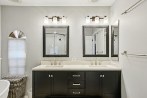 W Lawn Ave-S1111-064