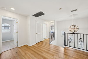 W Lawn Ave-S1111-070