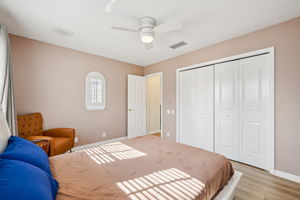 W Lawn Ave-S1111-075