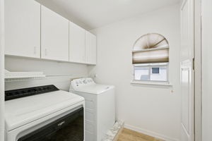 W Lawn Ave-S1111-076