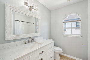 W Lawn Ave-S1111-077