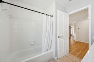 W Lawn Ave-S1111-080