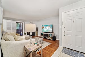 Whittier Ct-S0312-006.jpg