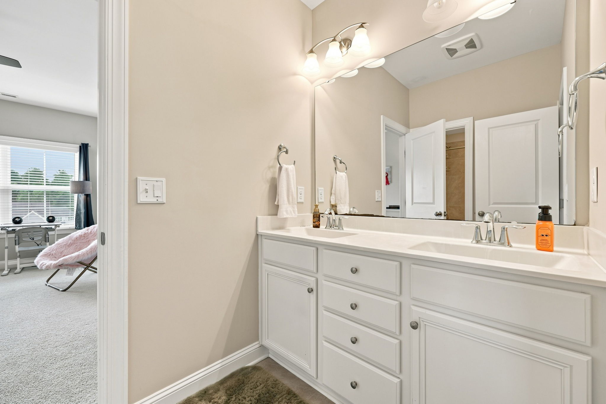  Photo 46