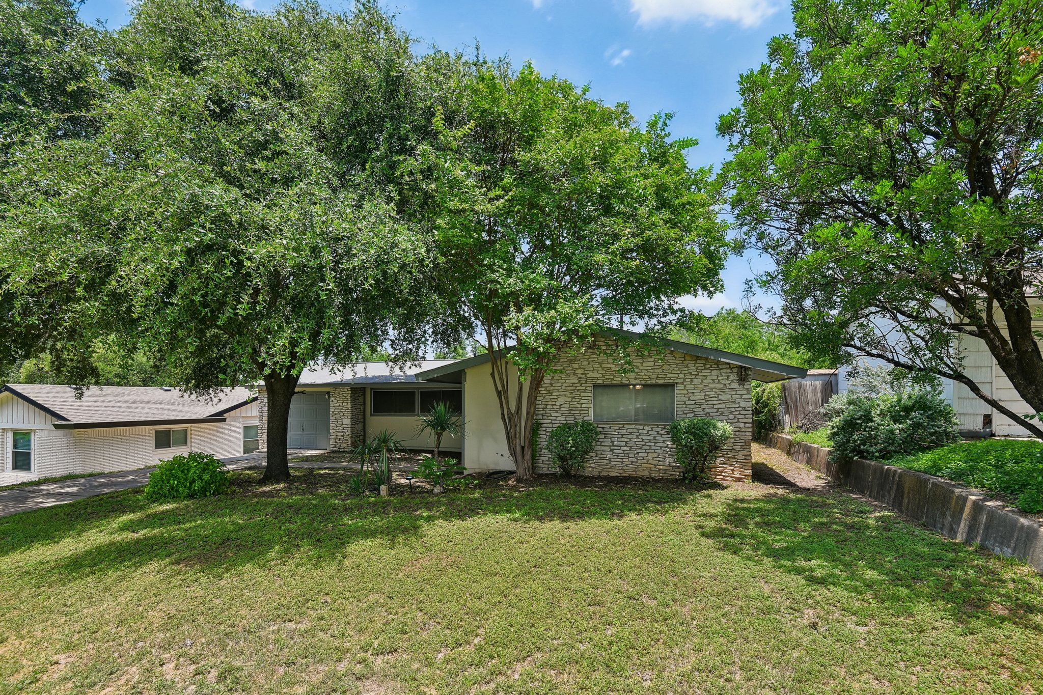 Shady Springs Dr-S2506-003.jpg