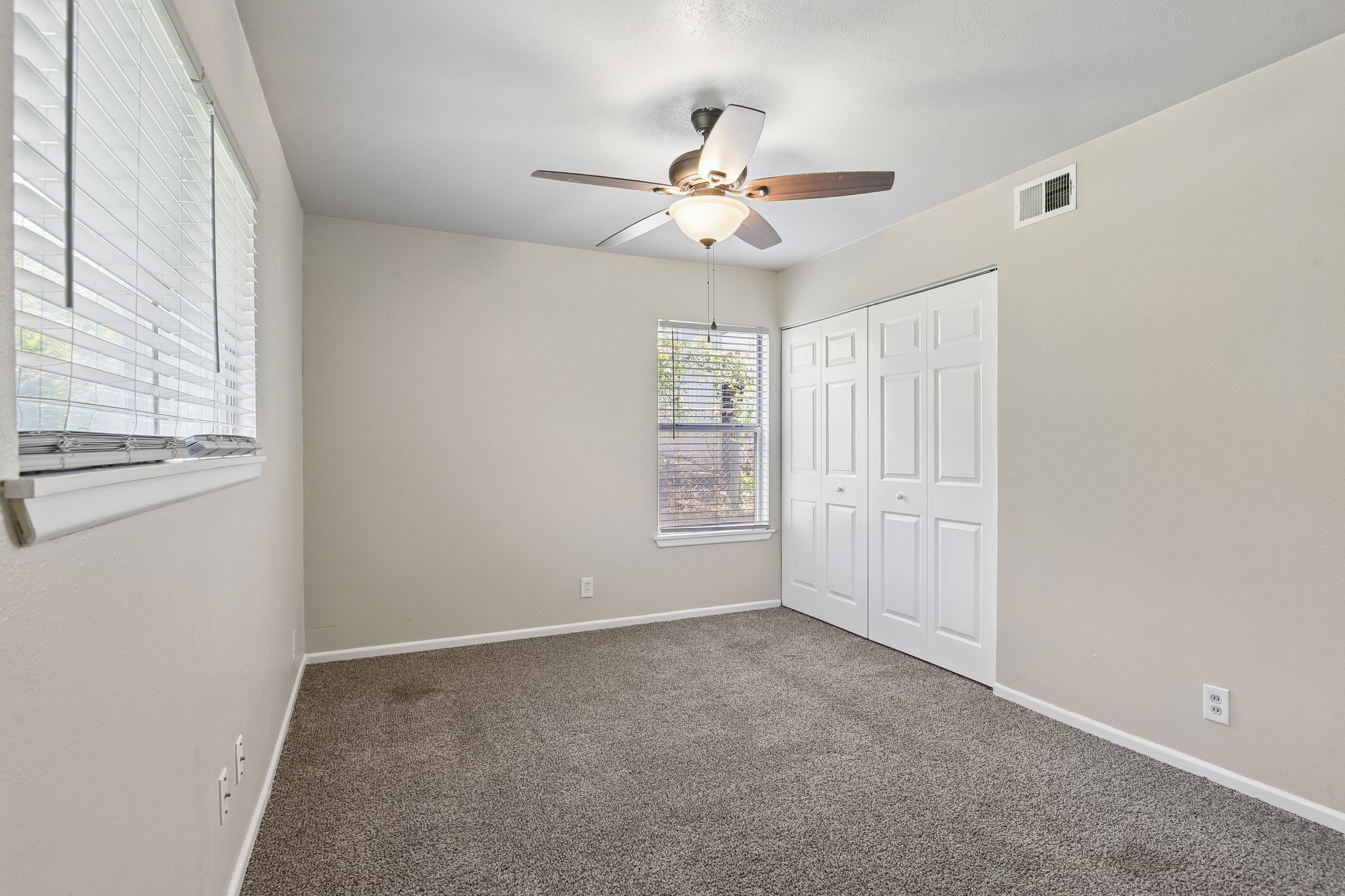 Shady Springs Dr-S2506-015.jpg