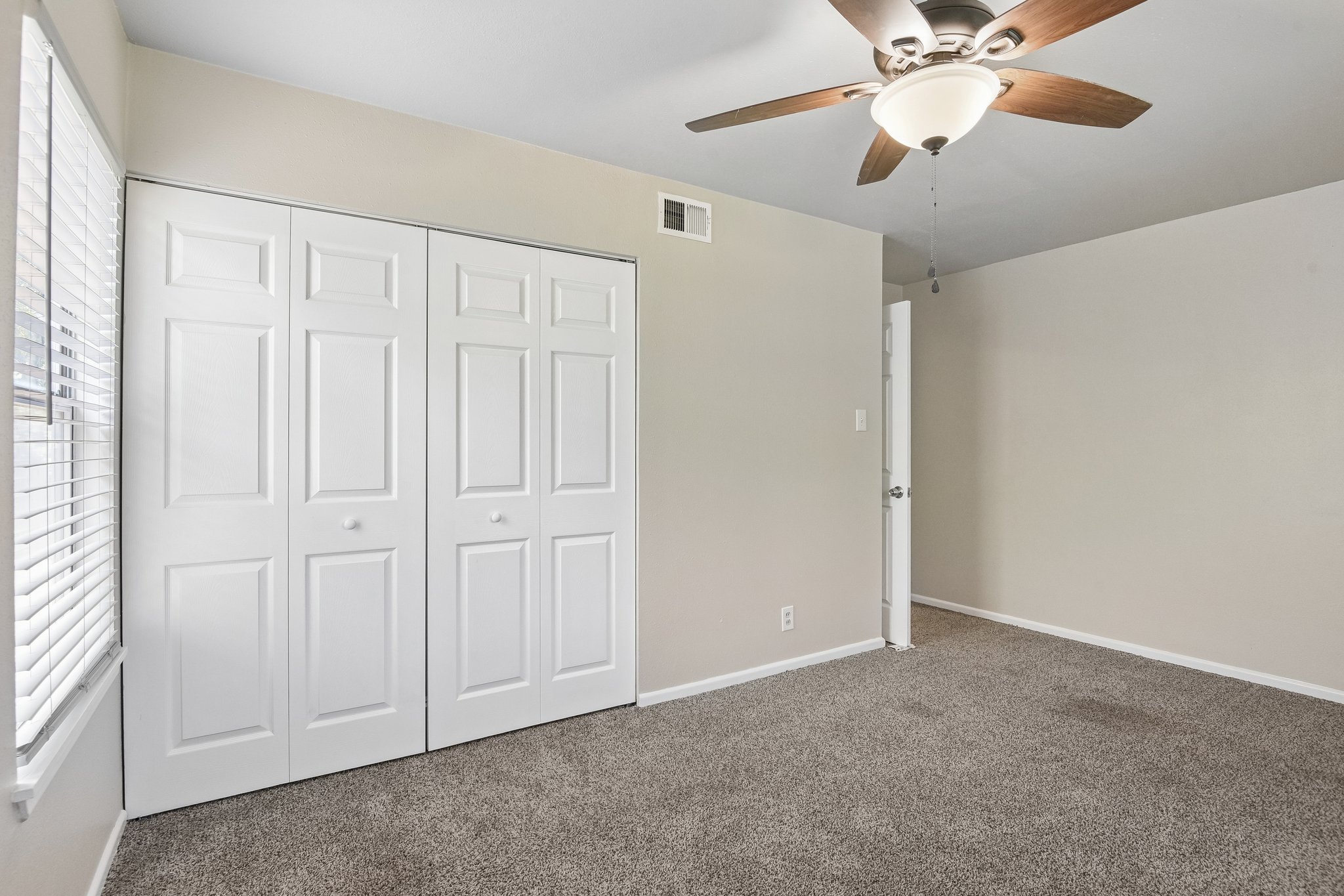 Shady Springs Dr-S2506-016.jpg