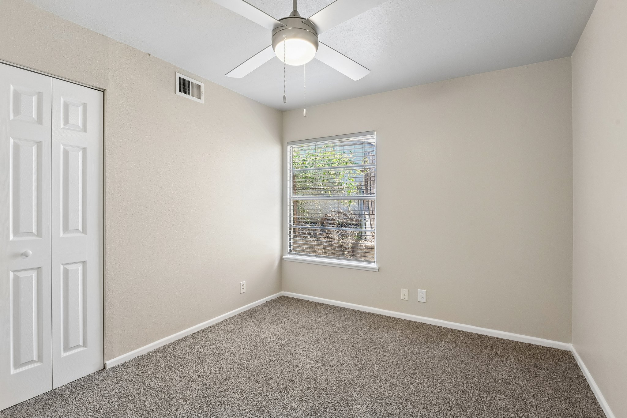 Shady Springs Dr-S2506-017.jpg