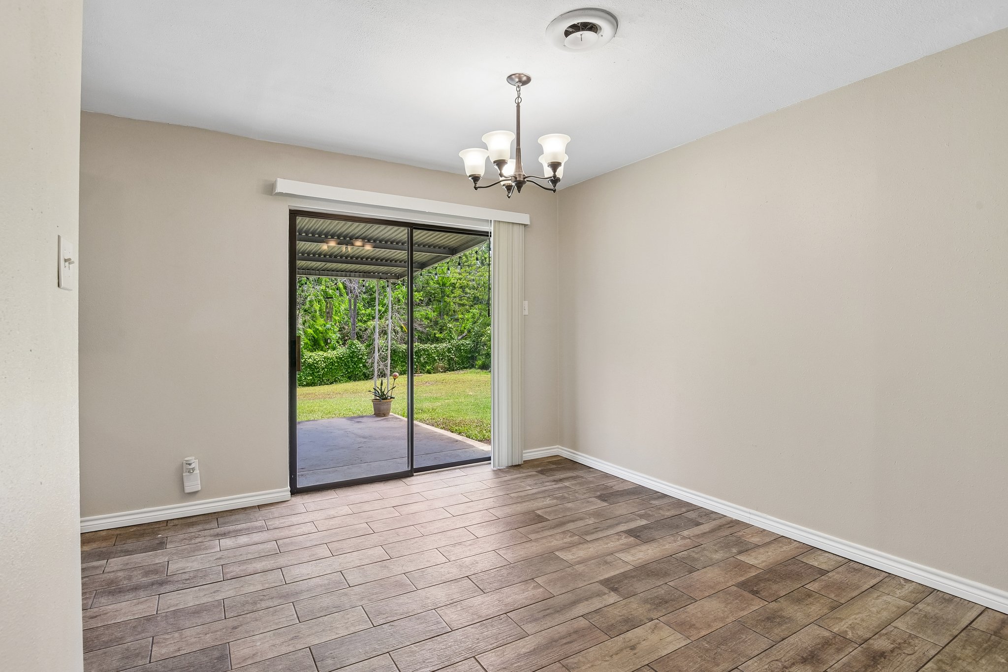 Shady Springs Dr-S2506-022.jpg