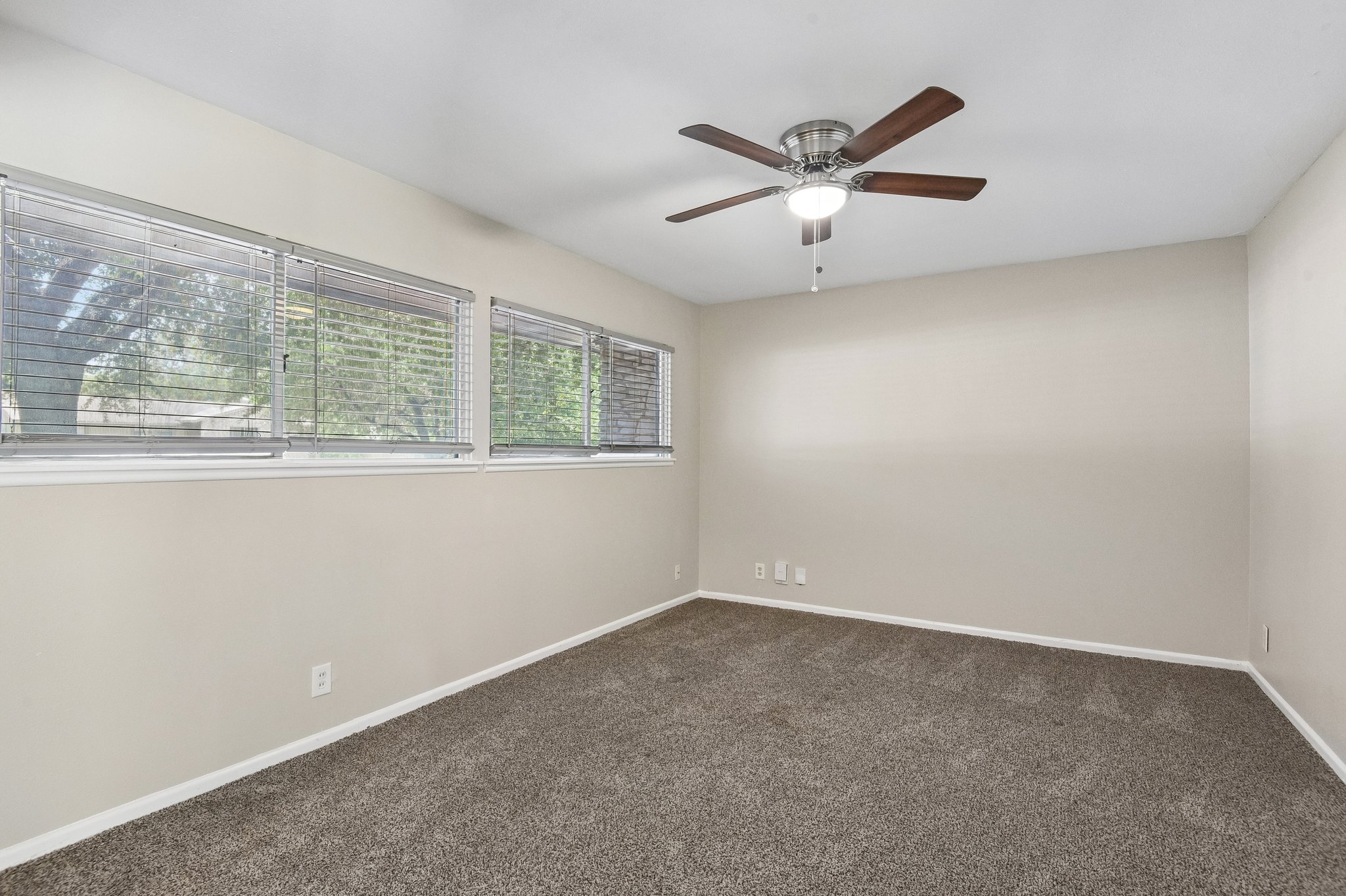 Shady Springs Dr-S2506-024.jpg