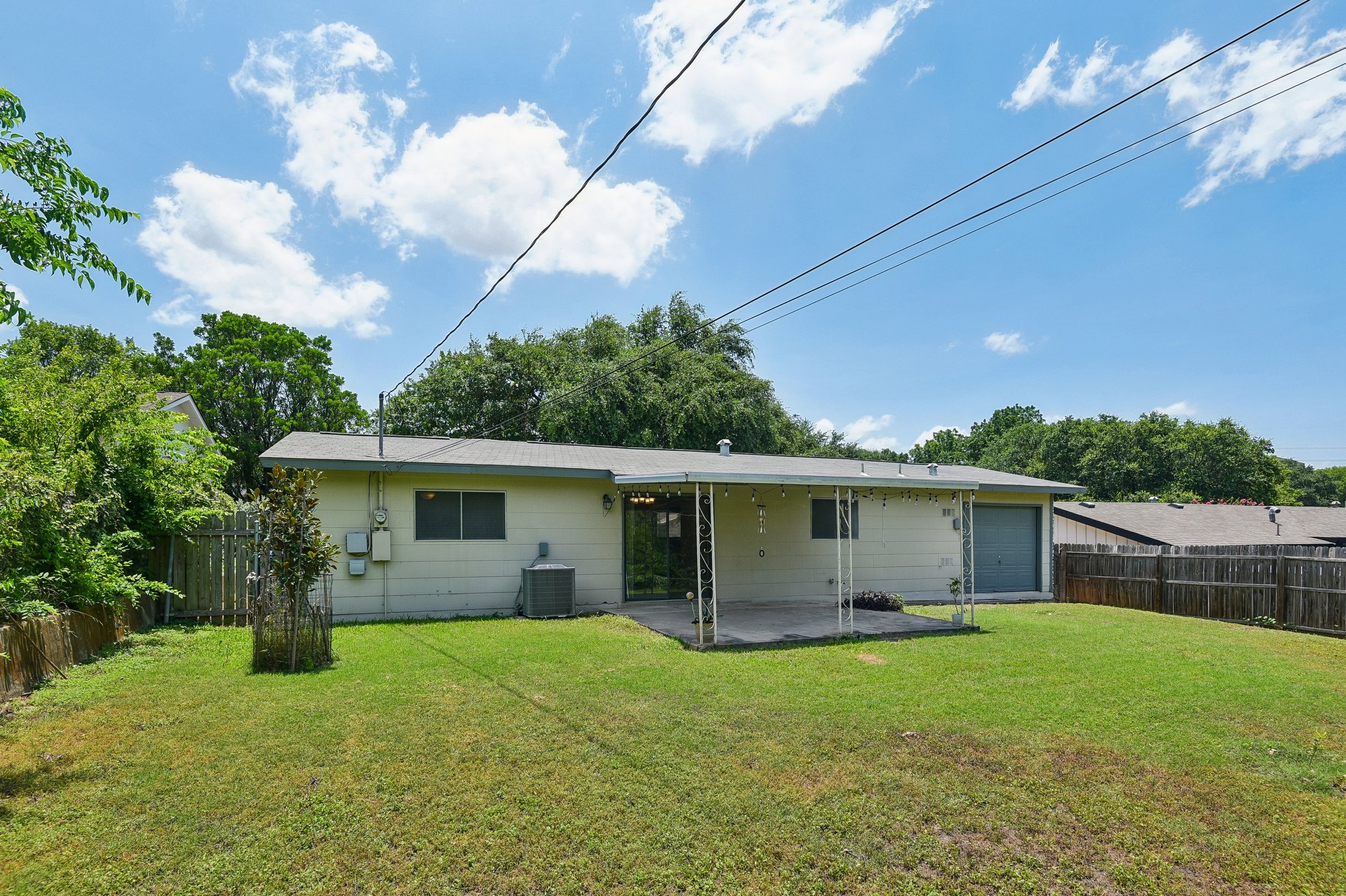 Shady Springs Dr-S2506-037.jpg