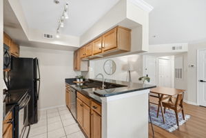 Open Kitchen w/ Bar Seating