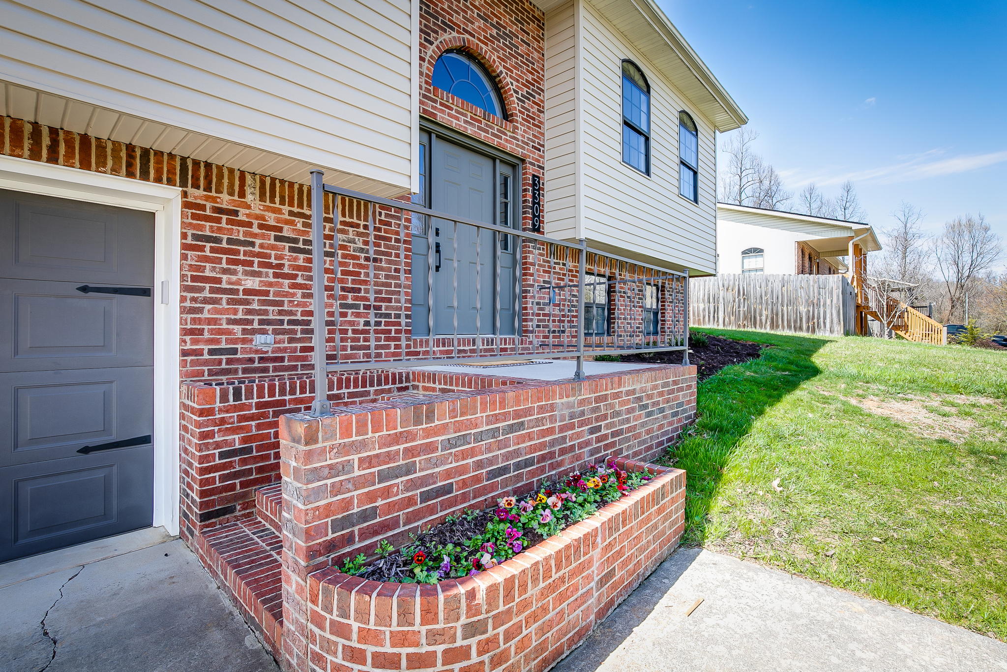 3309 Lita Dr, Johnson City, TN 37604, USA Photo 4