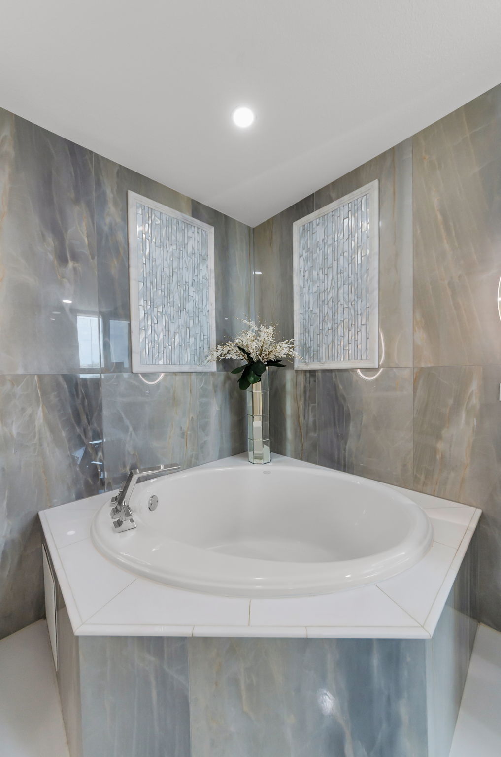 Primary Bathroom1c