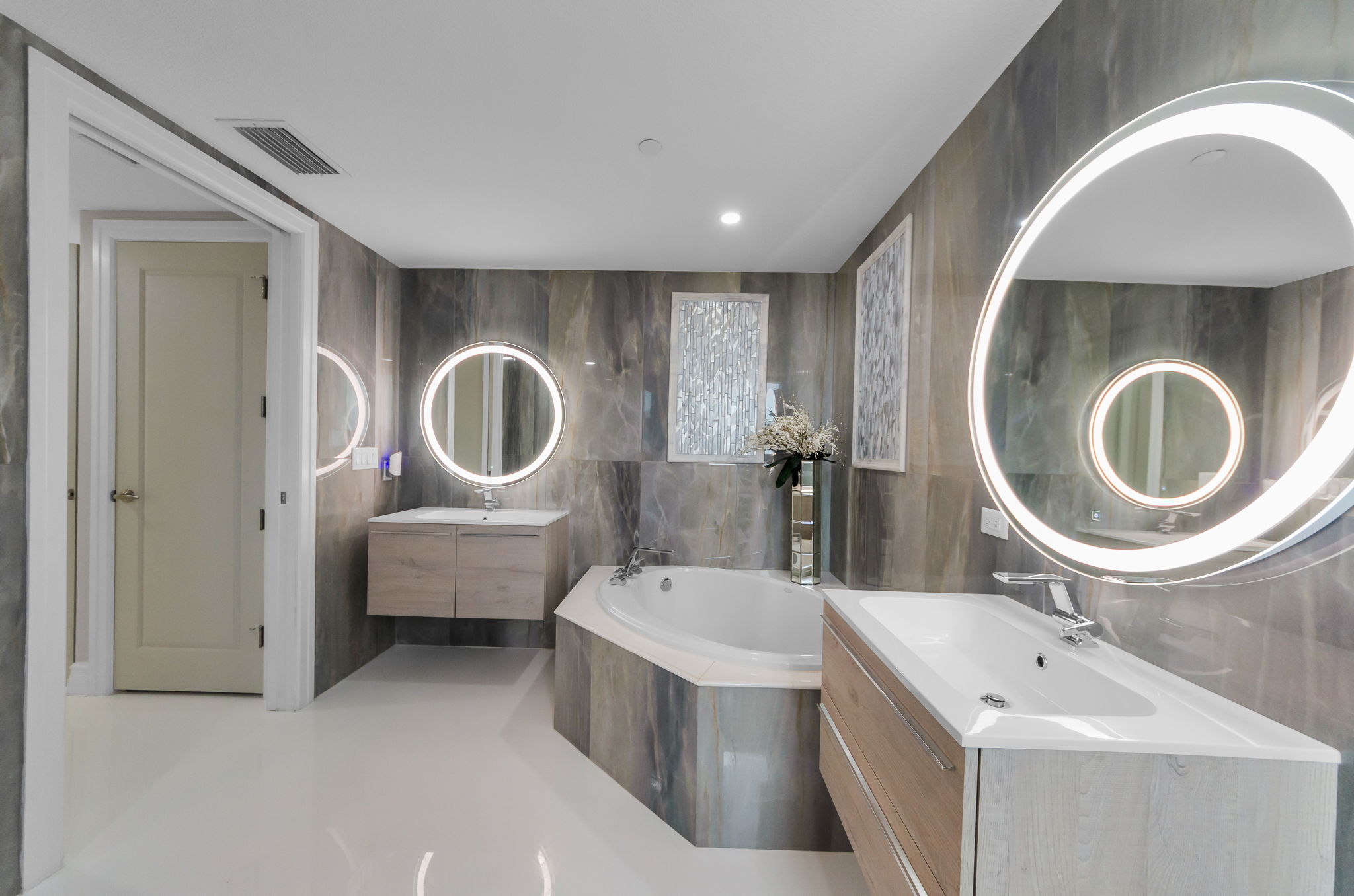 Primary Bathroom1f