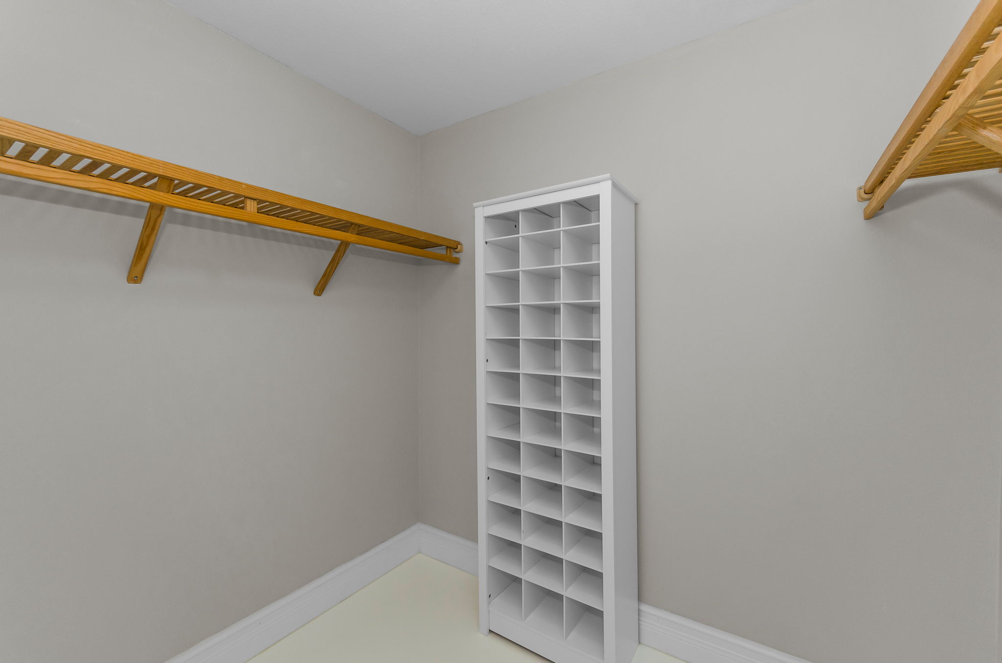 Primary Bedroom Walk-i Closet