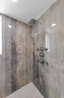 Primary Bathroom1e