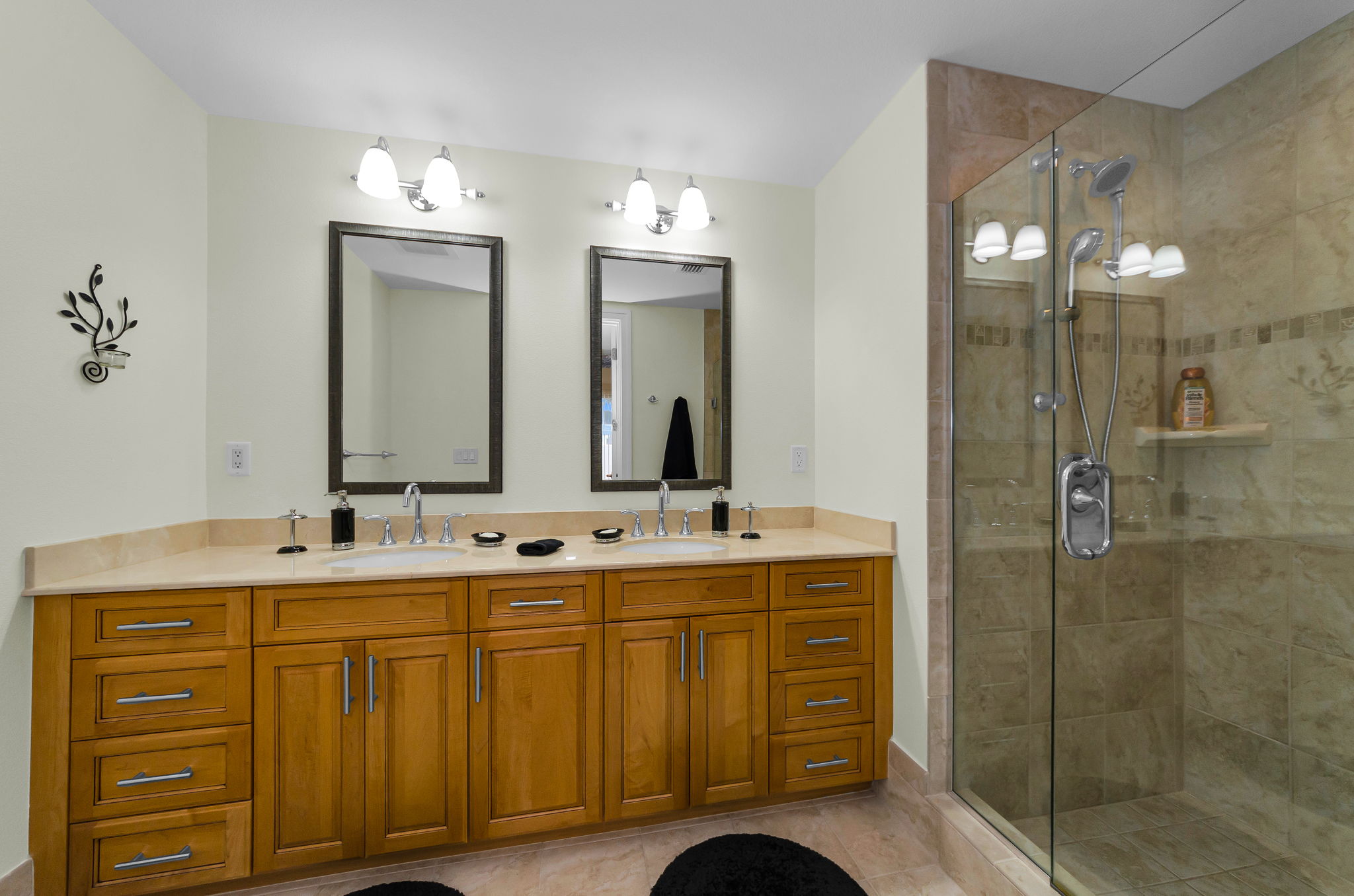 Upper Level Primary Bathroom1a
