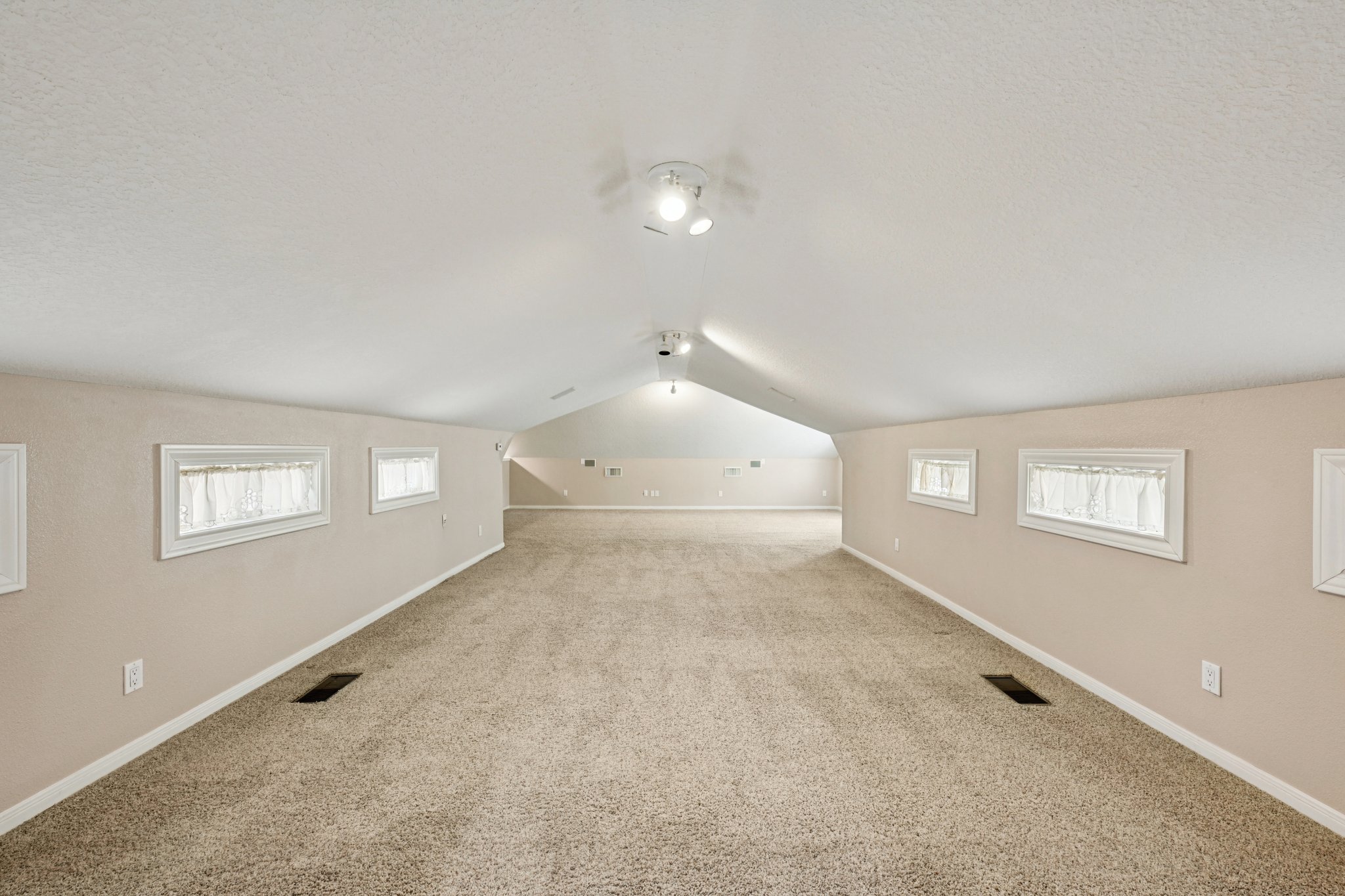 Creekside Dr-L1508-038.jpg