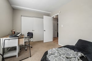 N Columbine St-S2104-022.jpg