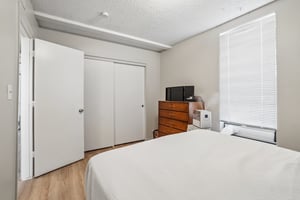 N Columbine St-S2104-037.jpg